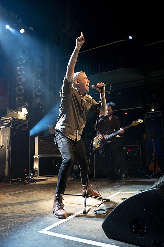 Nathan Gray im Gruenspan in Hamburg während der End Hits Records Tour 2020. (Foto: Angry Norman)