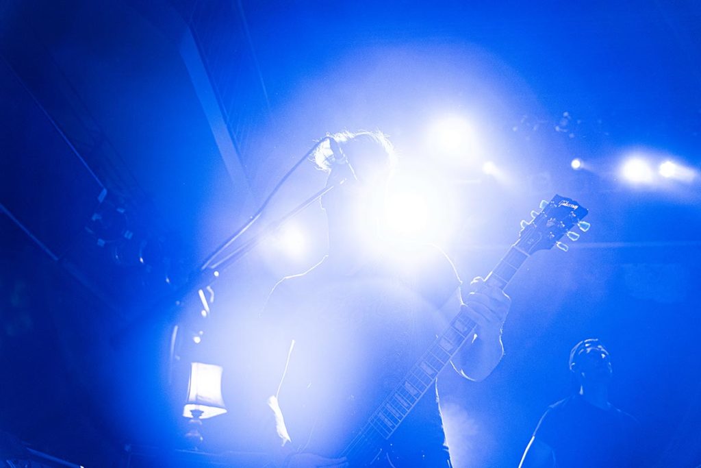 Gitarrist Ben Christo während des Auftritts von Nathan Gray im Gruenspan in Hamburg während der End Hits Records Tour 2020. (Foto: Angry Norman)