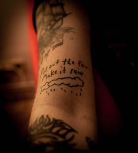 "Put out the fire, make it rain" in der Handschrift von Tom Waits (Photo: AngryNorman)